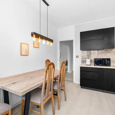 Spacious 3-bedroom With Park View In Petrzalka Appartamento
