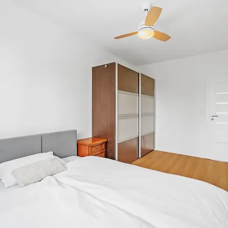 Spacious 3-bedroom With Park View In Petrzalka Appartamento Bratislava