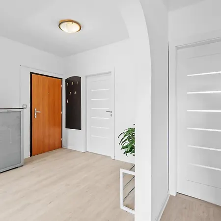 Spacious 3-bedroom With Park View In Petrzalka Appartamento Bratislava